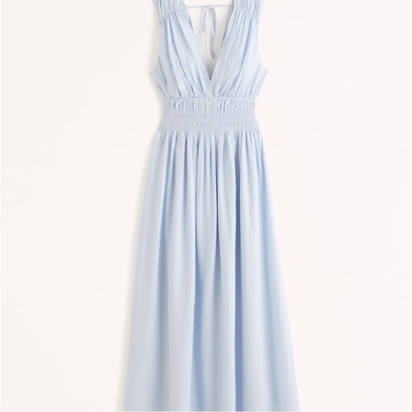 Abercrombie & Fitch Crinkle Textured Smocked Waist Maxi Dress in Blue Grecian - Picture 4 of 10